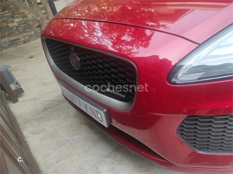 Usado Jaguar E-Pace R-Dynamic 180 CV (132 kW) 2018 Rojo SUV