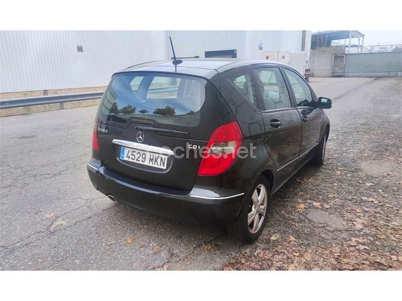 Usado Mercedes A180 Avantgarde 109 CV (80 kW) 2010 Negro Monovolumen
