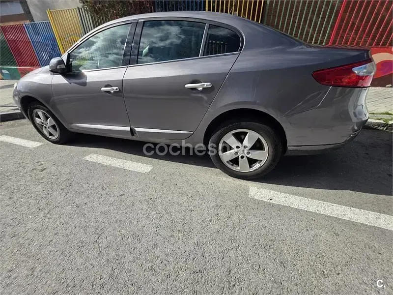 Usado Renault Fluence Dynamique 110 CV (80 kW) 2011 Gris / plata Berlina