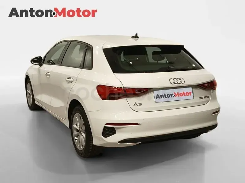 Usado Audi A3 110 CV (80 kW) 2021 Blanco Berlina