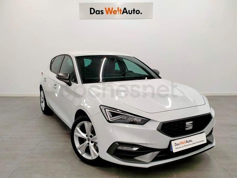 Usado Seat Leon FR 116 CV (85 kW) 2025 Blanco Berlina