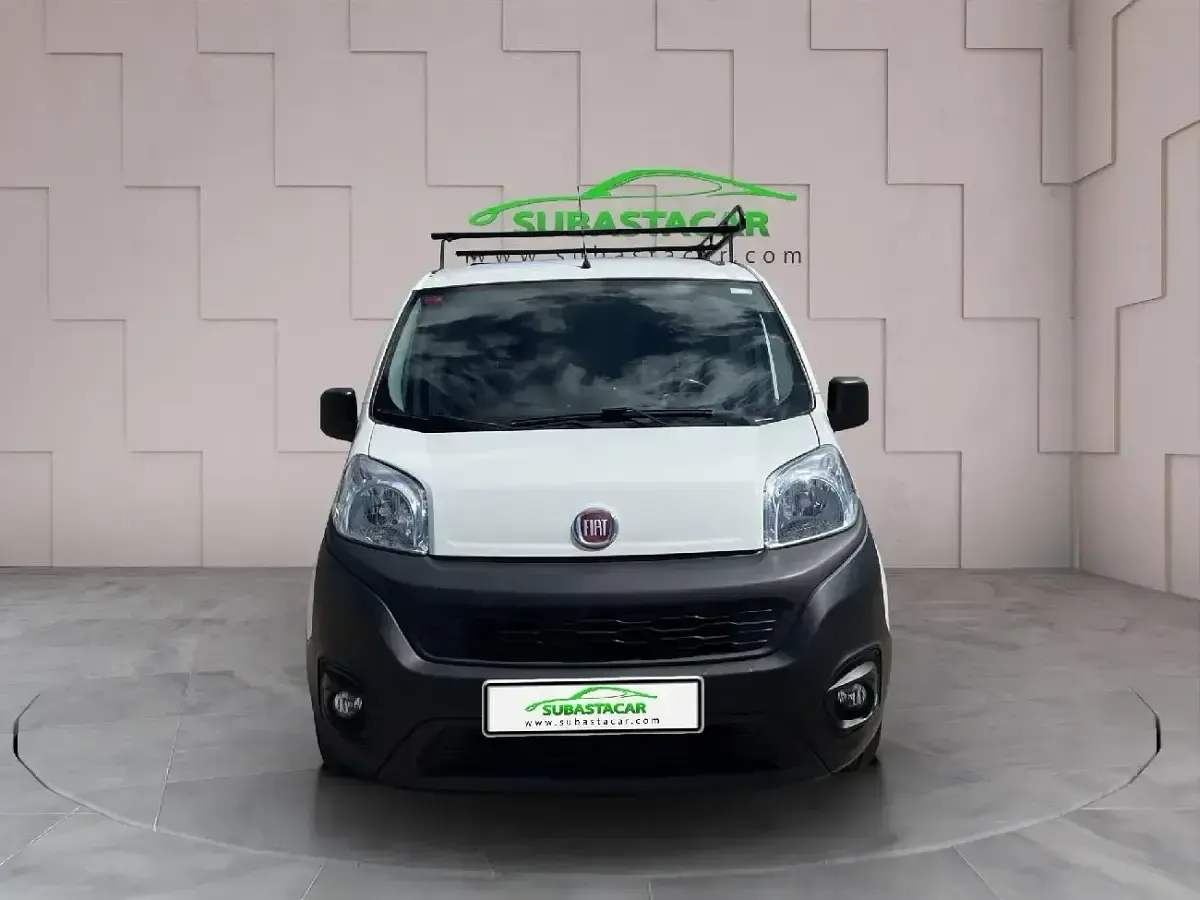 Używany Fiat Fiorino 80 KM (58 kW) 2021 Biały Minivan