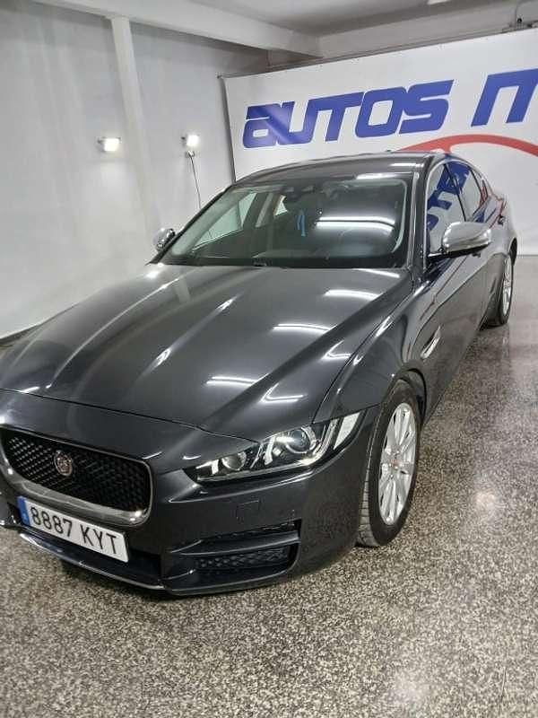 Usado Jaguar XE 179 CV (131 kW) 2019 Gris Berlina