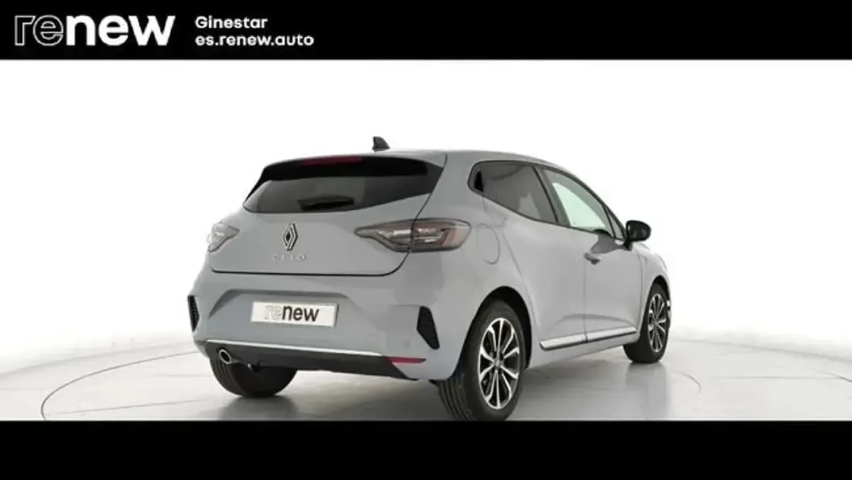 Usado Renault Clio Techno 101 CV (74 kW) 2025 Gris Utilitario