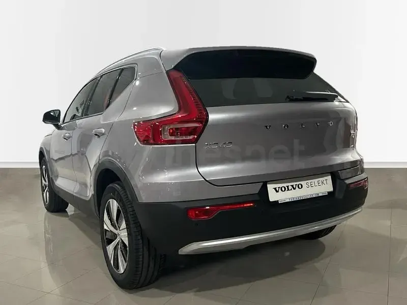 Usado Volvo XC40 Core 163 CV (119 kW) 2025 Gris / plata SUV