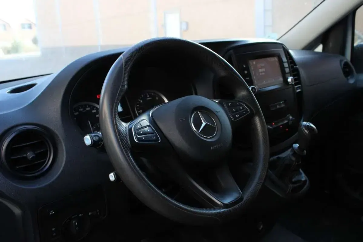 Usado Mercedes Vito 102 CV (75 kW) 2021 Blanco Van