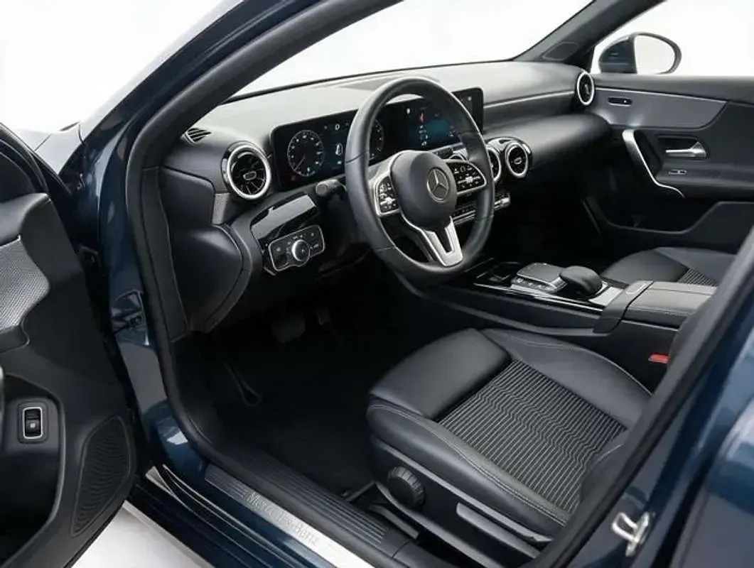 Usado Mercedes A250 218 CV (160 kW) 2022 Azul Berlina