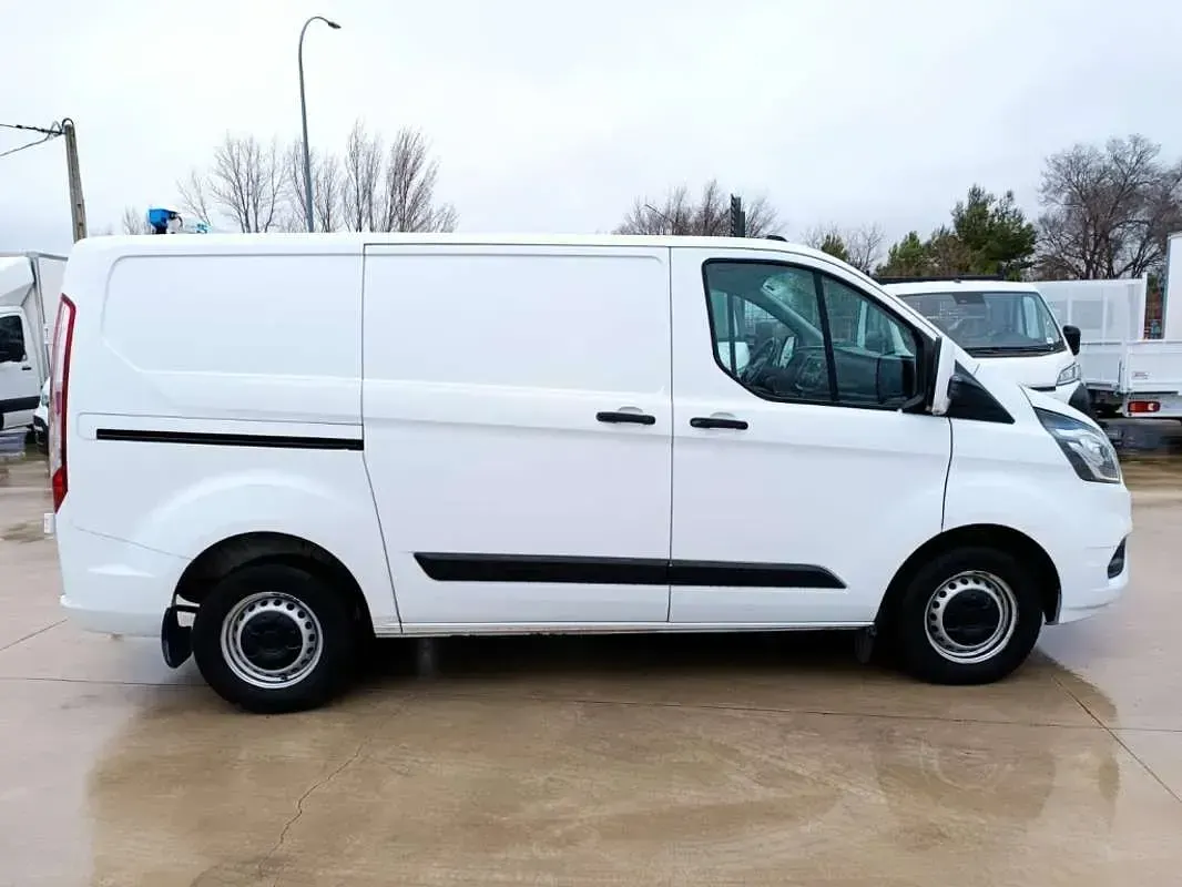 Usado Ford Transit Custom Trend 131 CV (96 kW) 2022 Blanco Van