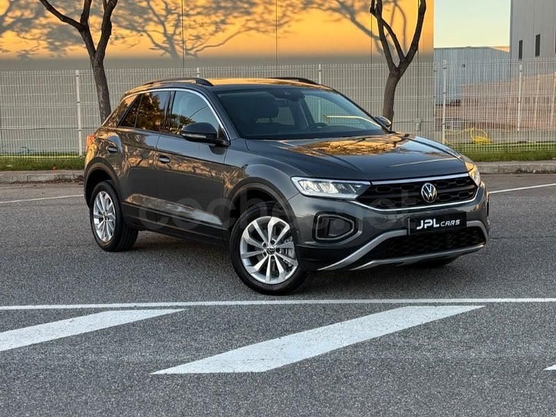 Usado VW T-Roc Life 150 CV (110 kW) 2023 Gris / plata SUV