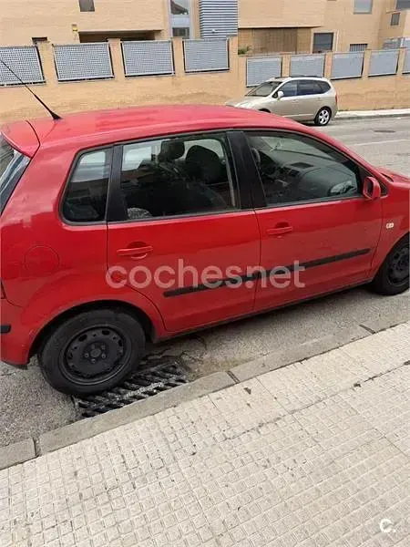 Käytetty VW Polo Trendline 75 HP (55 kW) 2004 Punainen Viistoperä
