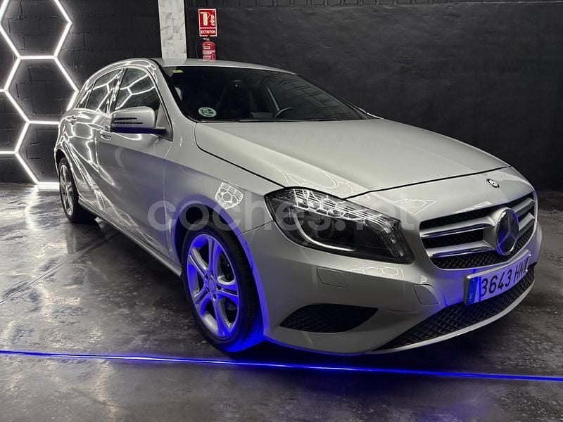 Gris / plata Usado 2014 Mercedes A180 AMG line Berlina | 12.900 € (Buen precio) - Imagen 1/4