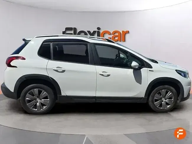 Usado Peugeot 2008 Signature Sky 130 CV (95 kW) 2019 Blanco SUV