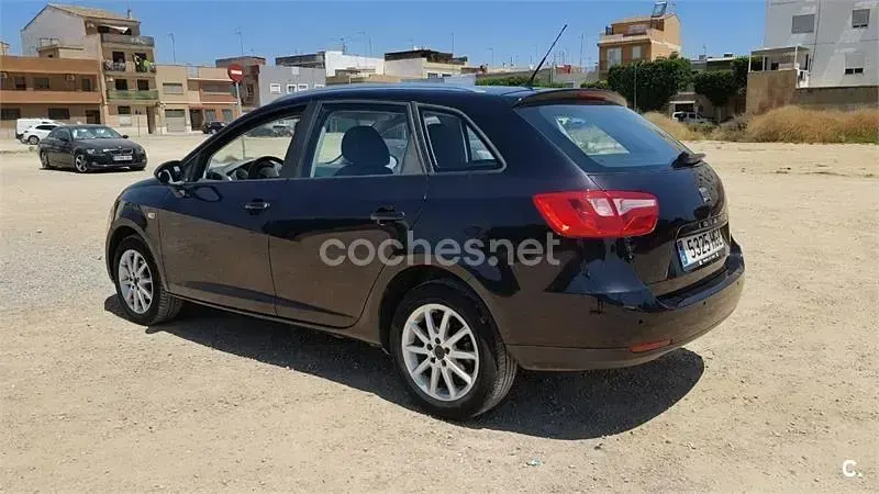 Usado Seat Ibiza ST Copa 90 CV (66 kW) 2011 Negro Familiar