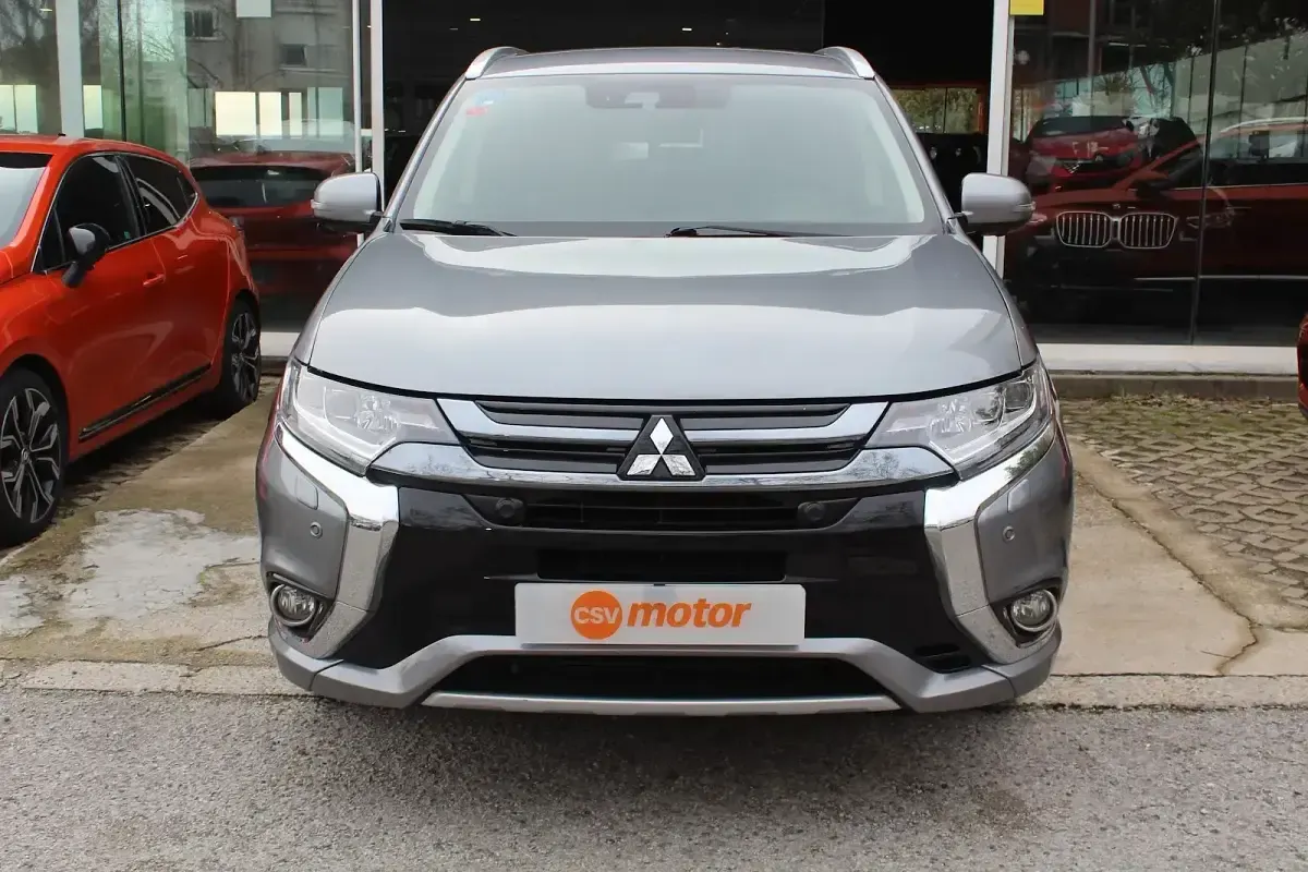 Usado Mitsubishi Outlander P-HEV 203 CV (149 kW) 2017 Gris Utilitario