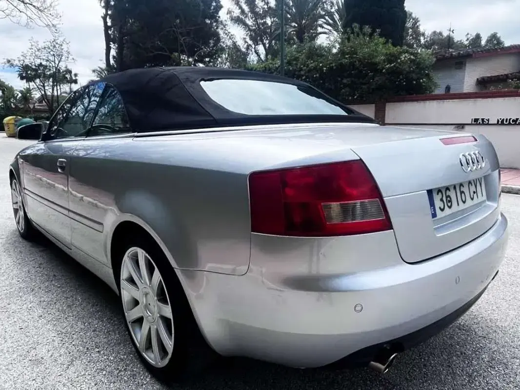 Usado Audi A4 Cabriolet 220 CV (161 kW) 2002 Plateado Descapotable