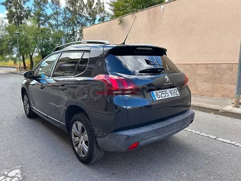 Usado Peugeot 2008 Active 100 CV (73 kW) 2020 Gris / plata SUV