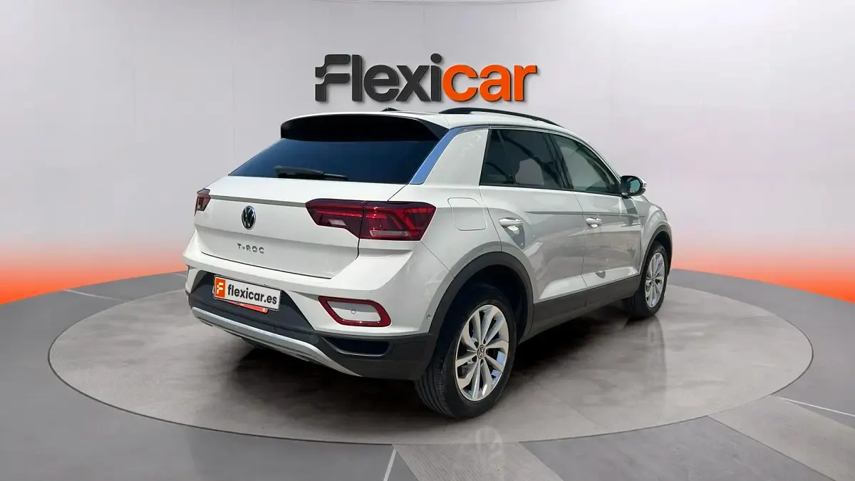 Usado VW T-Roc Life 150 CV (110 kW) 2023 Gris SUV