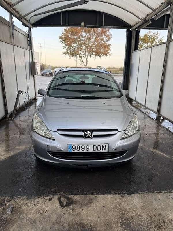 Usado Peugeot 307 110 CV (80 kW) 2004 Gris Utilitario