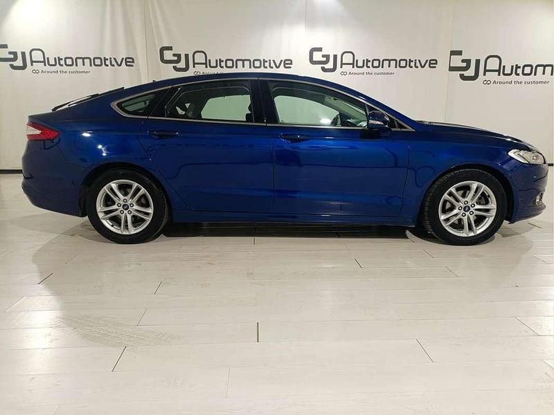 Usado Ford Mondeo Titanium 160 CV (117 kW) 2017 Azul Berlina