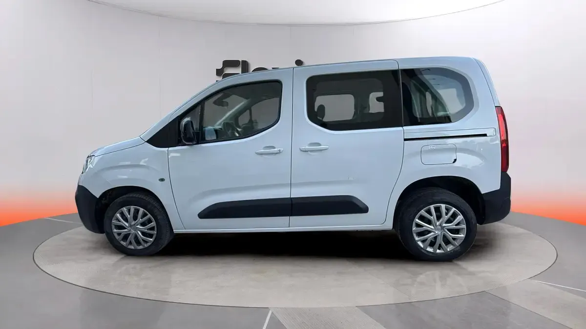 Usado Fiat Doblò 130 CV (95 kW) 2023 Blanco Monovolumen