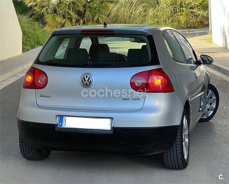 Usado VW Golf IV Highline 140 CV (102 kW) 2006 Gris / plata Berlina