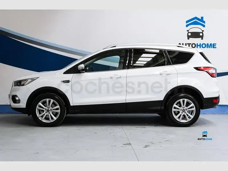 Usado Ford Kuga Trend 120 CV (88 kW) 2019 Azul SUV