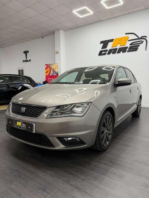 Usado Seat Toledo Style 105 CV (77 kW) 2015 Gris Utilitario