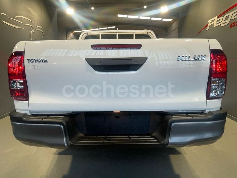 Blanco Nuevo 2025 Toyota HiLux Recogida | 39.900 € (Precio justo) - Imagen 1/4