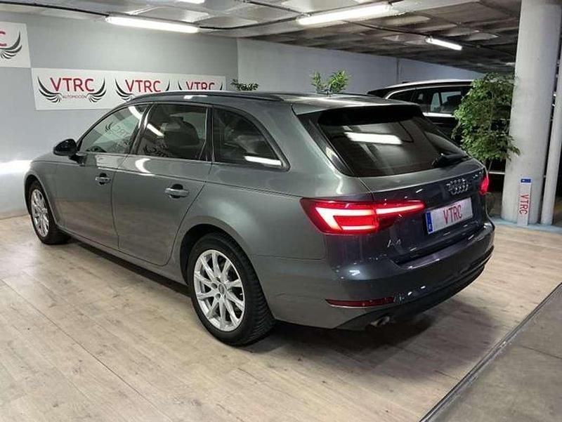 Usado Audi A4 Advanced 150 CV (110 kW) 2018 Gris / plata Familiar