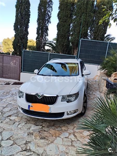 Usado Skoda Superb Ambition 140 CV (102 kW) 2011 Blanco Familiar