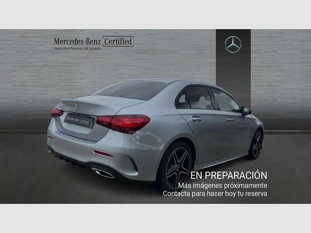 Usado Mercedes A180 116 CV (85 kW) 2025 Plateado Berlina