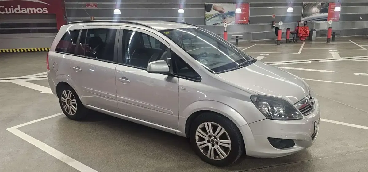 Usado Opel Zafira Family 125 HP (91 kW) 2012 Cinzento Monovolume