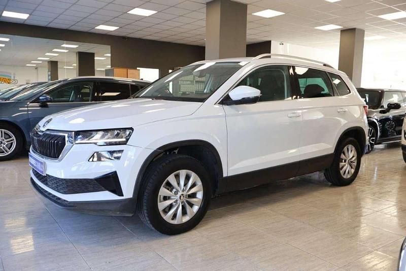 Usado Skoda Karoq Ambition 150 CV (110 kW) 2022 Blanco SUV
