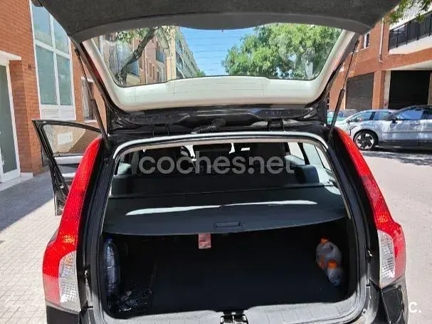 Usado Volvo V50 Momentum 180 CV (132 kW) 2009 Negro Familiar