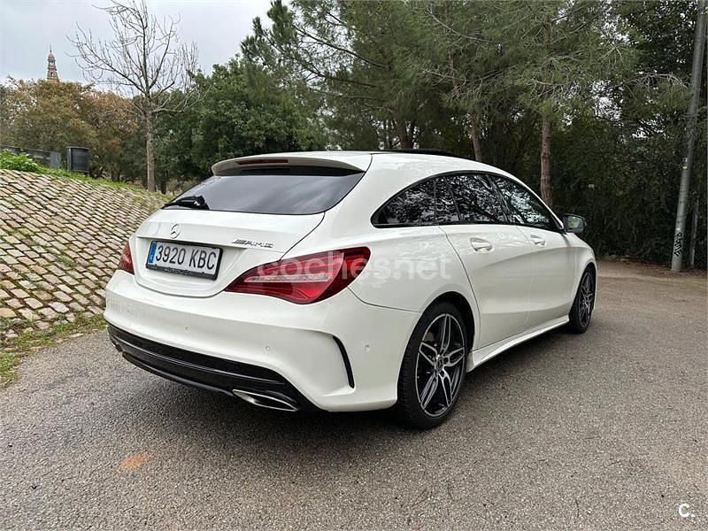 Usado Mercedes CLA220 Shooting Brake AMG line 177 CV (130 kW) 2016 Blanco Familiar