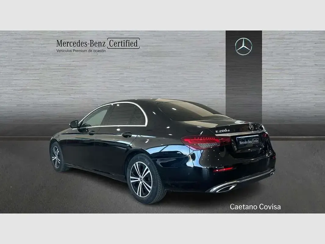 Usado Mercedes E200 160 CV (117 kW) 2021 Negro Berlina
