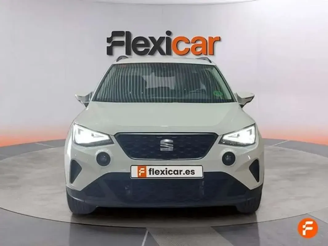 Usado Seat Arona Style 110 CV (80 kW) 2021 Blanco SUV