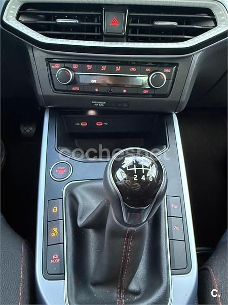 Usado Seat Arona FR 115 CV (84 kW) 2025 Gris / plata SUV