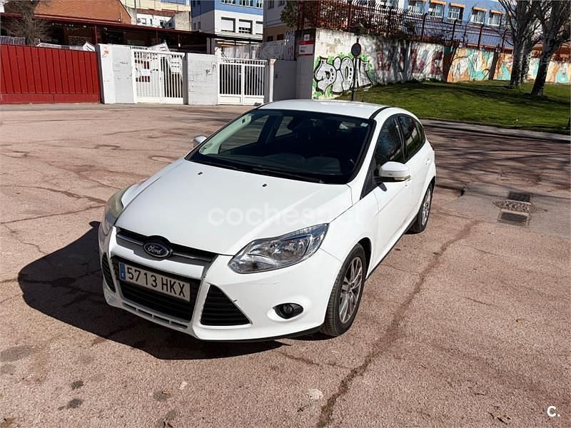 Usado Ford Focus Trend 95 CV (69 kW) 2012 Blanco Berlina