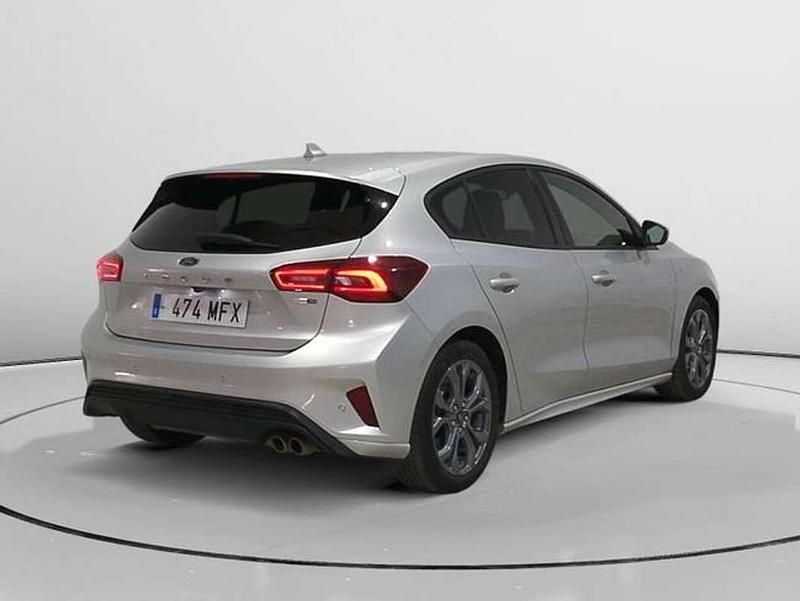 Begagnad Ford Focus ST-Line 155 HK (114 kW) 2023 Grå Halvkombi