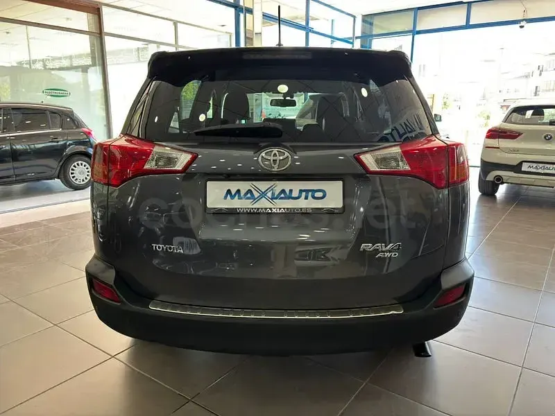 Usado Toyota RAV4 Executive 150 CV (110 kW) 2014 Gris / plata SUV