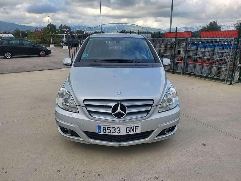 Usado Mercedes B200 136 CV (100 kW) 2009 Plateado Monovolumen