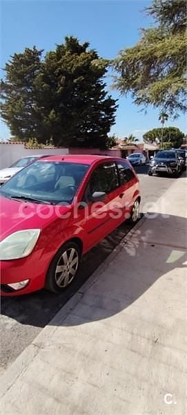 Usado Ford Fiesta Sport 103 CV (75 kW) 2003 Rojo Utilitario
