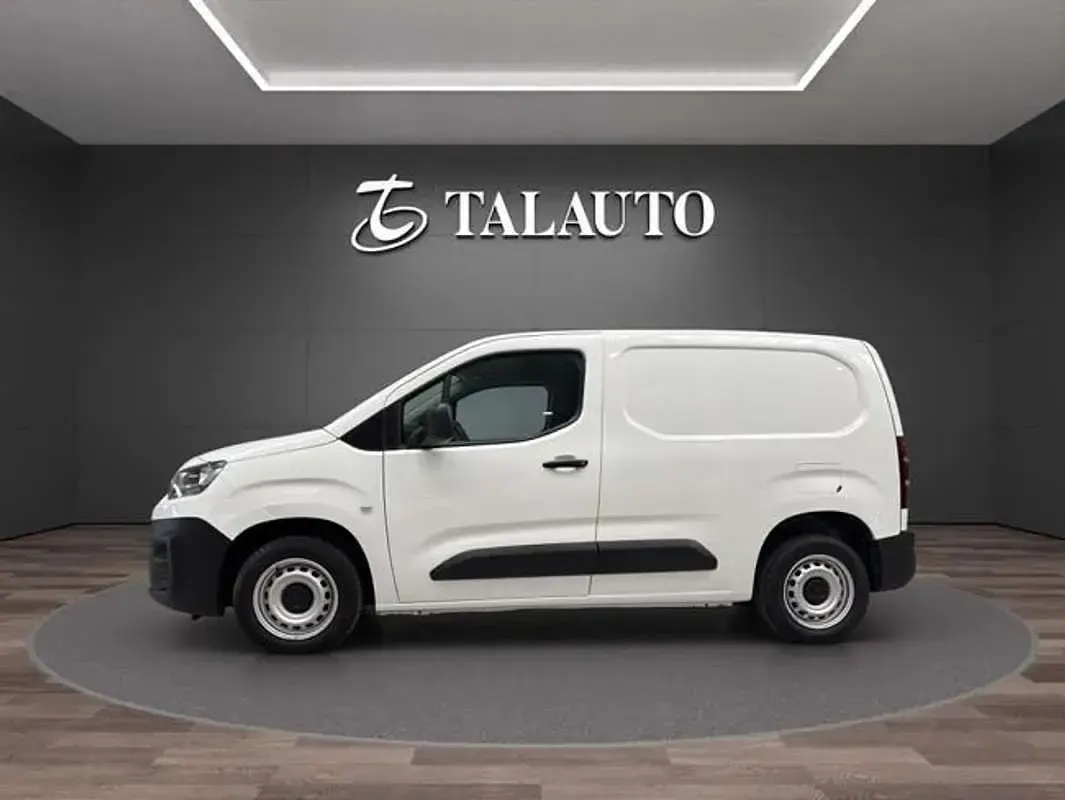 Usado Citroën Berlingo Feel 102 CV (75 kW) 2021 Blanco Monovolumen