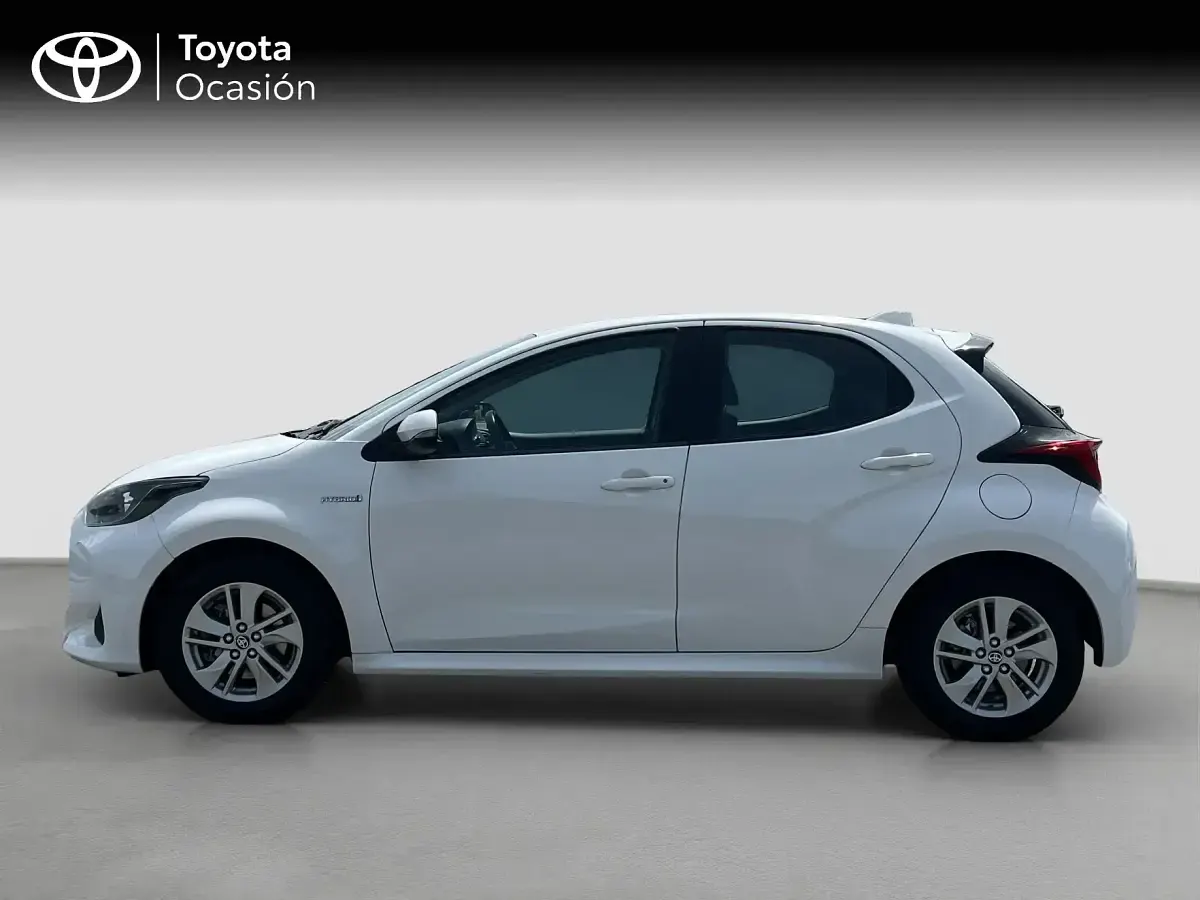 Usado Toyota Yaris Active 116 CV (85 kW) 2021 Blanco Utilitario