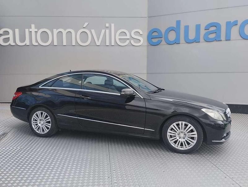Negro Usado 2009 Mercedes E250 Elegance Coupe | 13.500 € (Precio justo) - Imagen 1/4