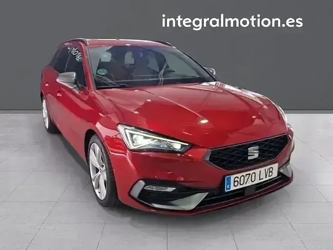 Usado Seat Leon FR 149 CV (109 kW) 2021 Rojo