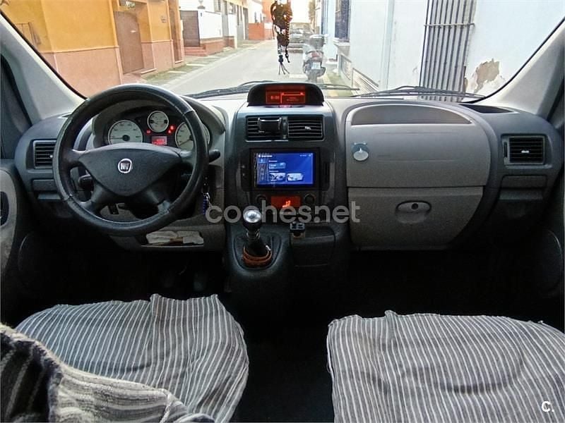 Usado Fiat Doblò Emotion 135 CV (99 kW) 2009 Beige Monovolumen