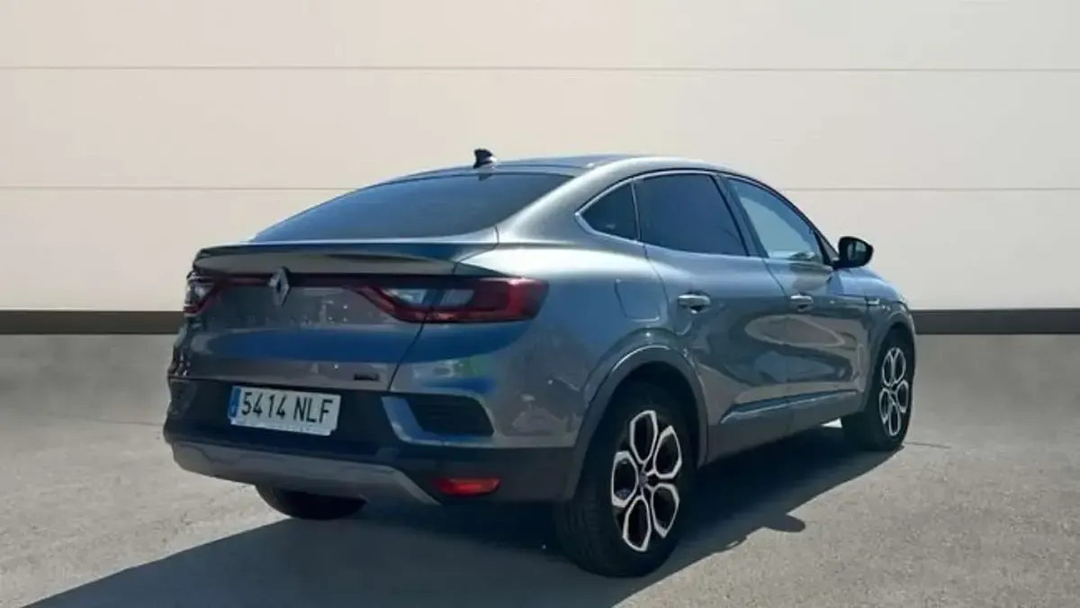 Usado Renault Arkana Techno 145 CV (106 kW) 2023 Gris SUV