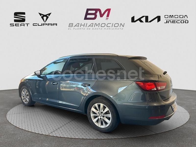 Usado Seat Leon Style 115 CV (84 kW) 2019 Blanco Familiar